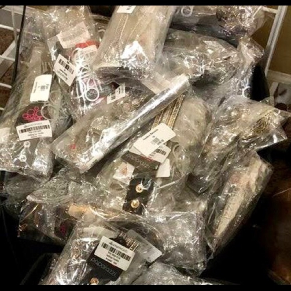 Lot of 50 pieces Vintage/New Paparazzi Jewelry Lot